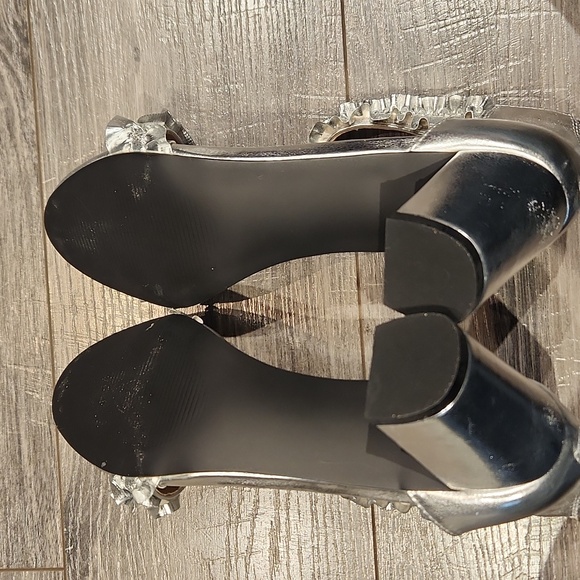 EY Boutique Women's sz 8M silver high Heels zippered back - Picture 6 of 7